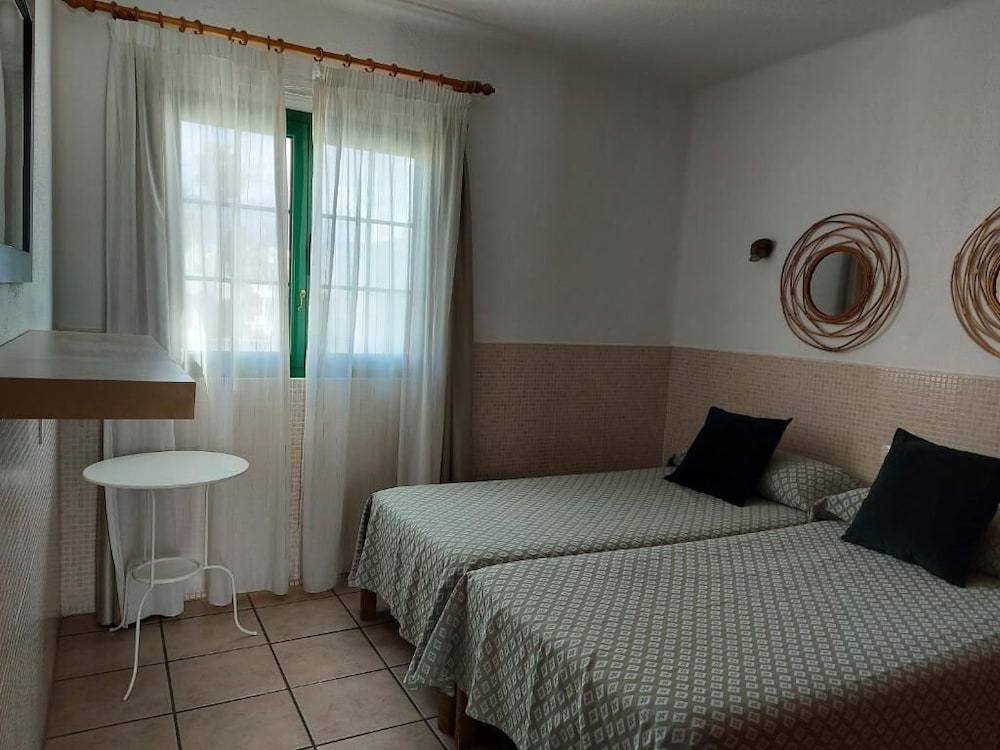 Apartamentos Acuario Sol — Hotel rooms in Puerto del Carmen, Canary Islands