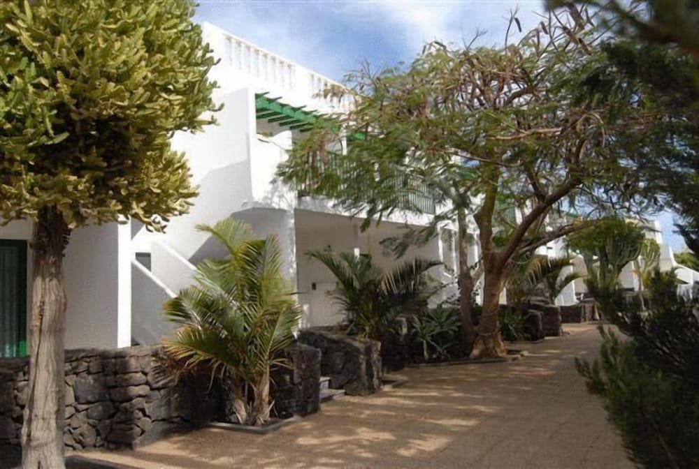 Apartamentos Acuario Sol — Hotel building in Puerto del Carmen, Canary Islands