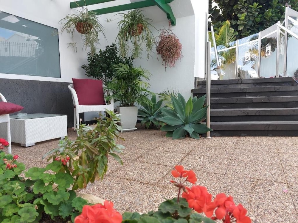 Apartamentos Acuario Sol — Hotel building in Puerto del Carmen, Canary Islands