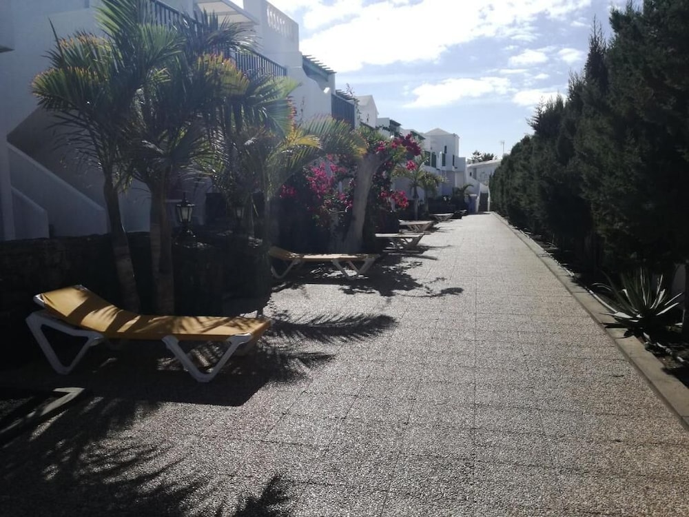 Apartamentos Acuario Sol — Hotel building in Puerto del Carmen, Canary Islands