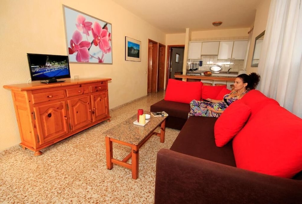 Apartamentos Acuario Sol — Hotel rooms in Puerto del Carmen, Canary Islands