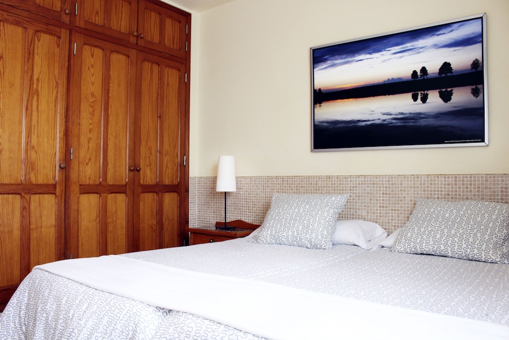Apartamentos Acuario Sol — Hotel rooms in Puerto del Carmen, Canary Islands