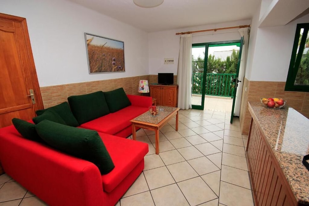 Apartamentos Acuario Sol — Hotel rooms in Puerto del Carmen, Canary Islands