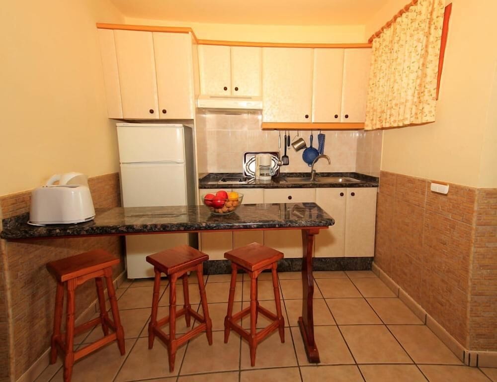 Apartamentos Acuario Sol — Hotel rooms in Puerto del Carmen, Canary Islands