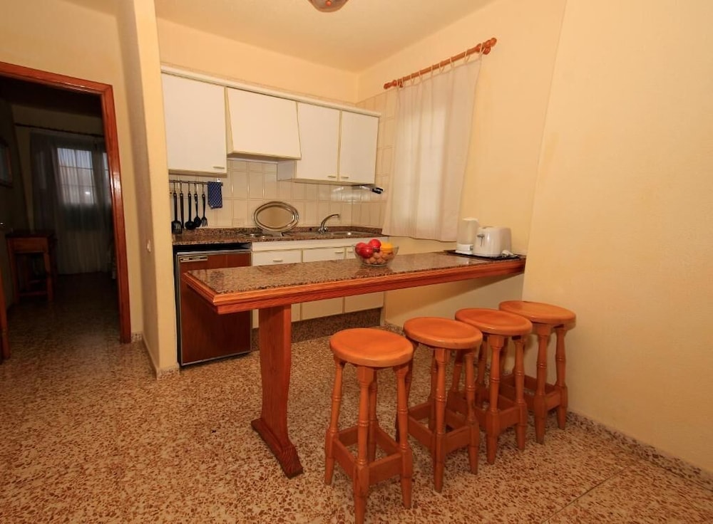 Apartamentos Acuario Sol — Hotel rooms in Puerto del Carmen, Canary Islands
