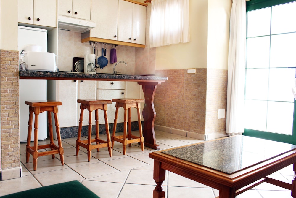 Apartamentos Acuario Sol — Hotel rooms in Puerto del Carmen, Canary Islands