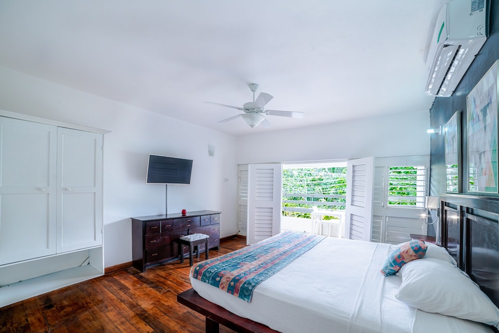 Negril Beach Club — Hotel rooms in Negril