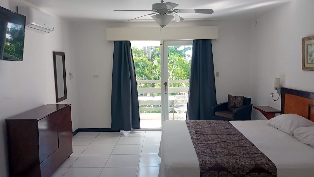 Negril Beach Club — Hotel rooms in Negril