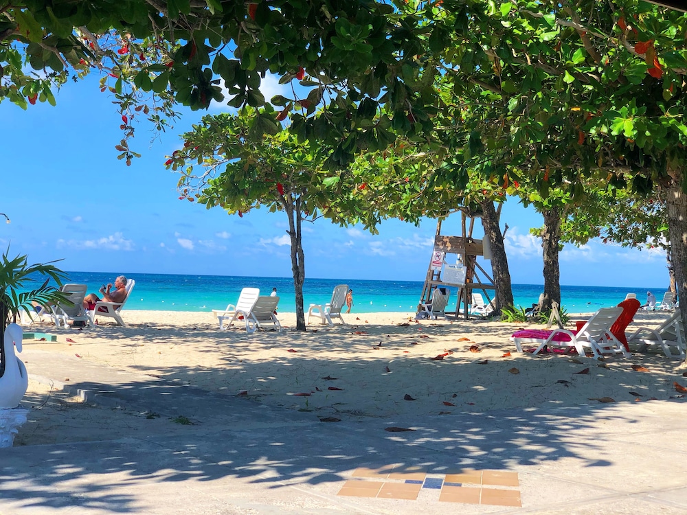 Negril Beach Club — Beach in Negril