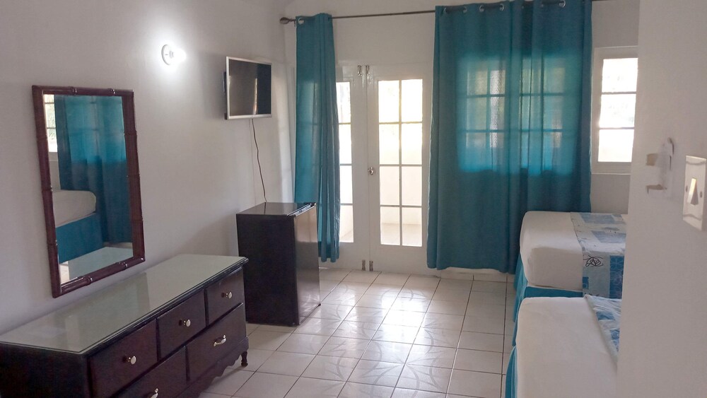 Negril Beach Club — Hotel rooms in Negril