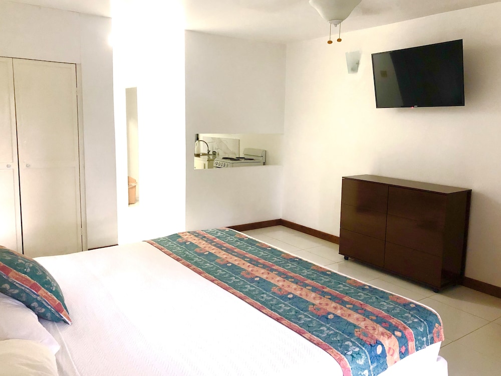 Negril Beach Club — Hotel rooms in Negril