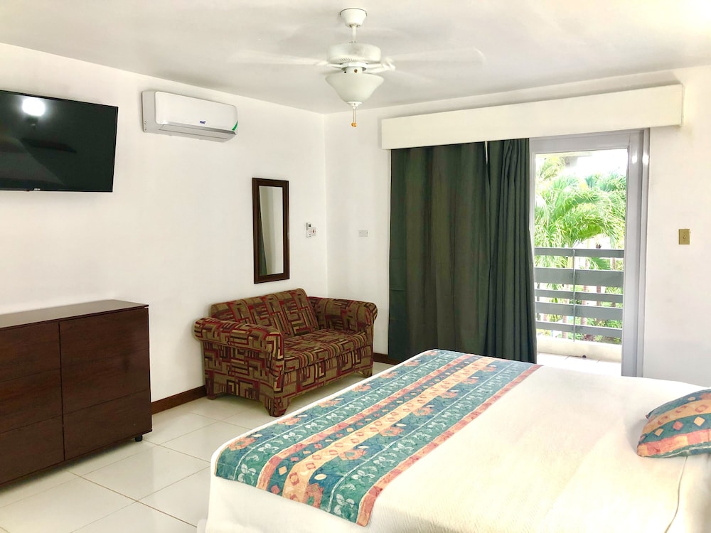 Negril Beach Club — Hotel rooms in Negril