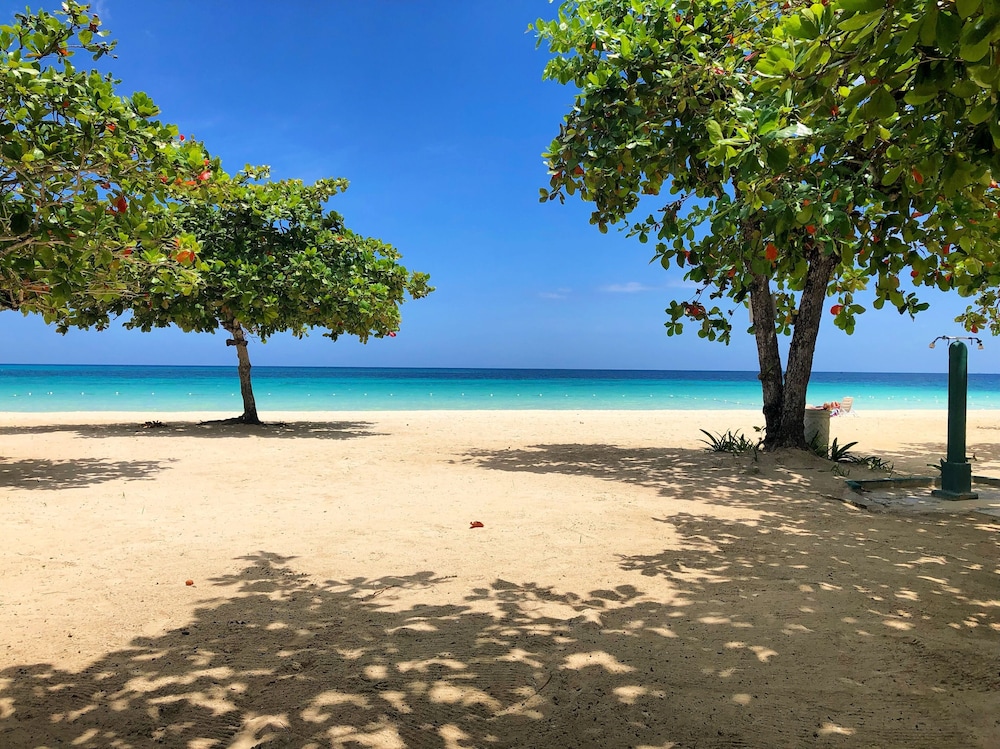 Negril Beach Club — Beach in Negril