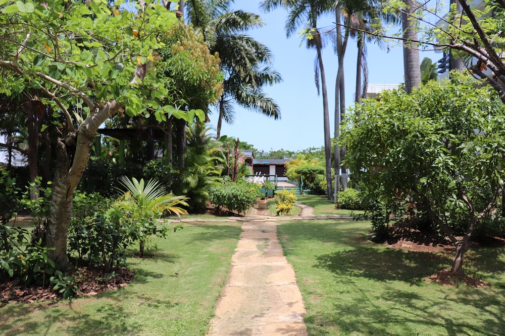 Negril Beach Club — Hotel building in Negril
