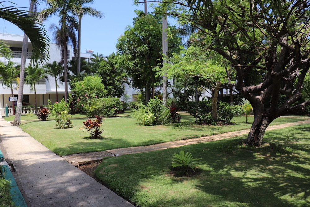 Negril Beach Club — Hotel building in Negril