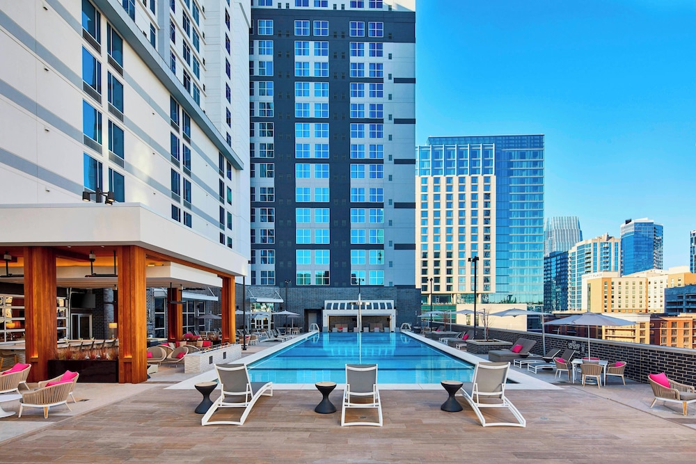 Residence Inn by Marriott Nashville Downtown/Convention Center — Swimming pool in Nashville, Tennessee