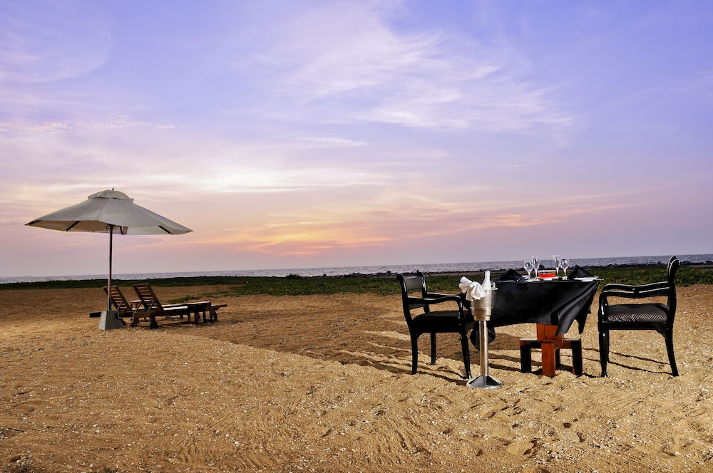 Pegasus Reef - A Beach Resort in Colombo — Beach in Wattala, Western Province
