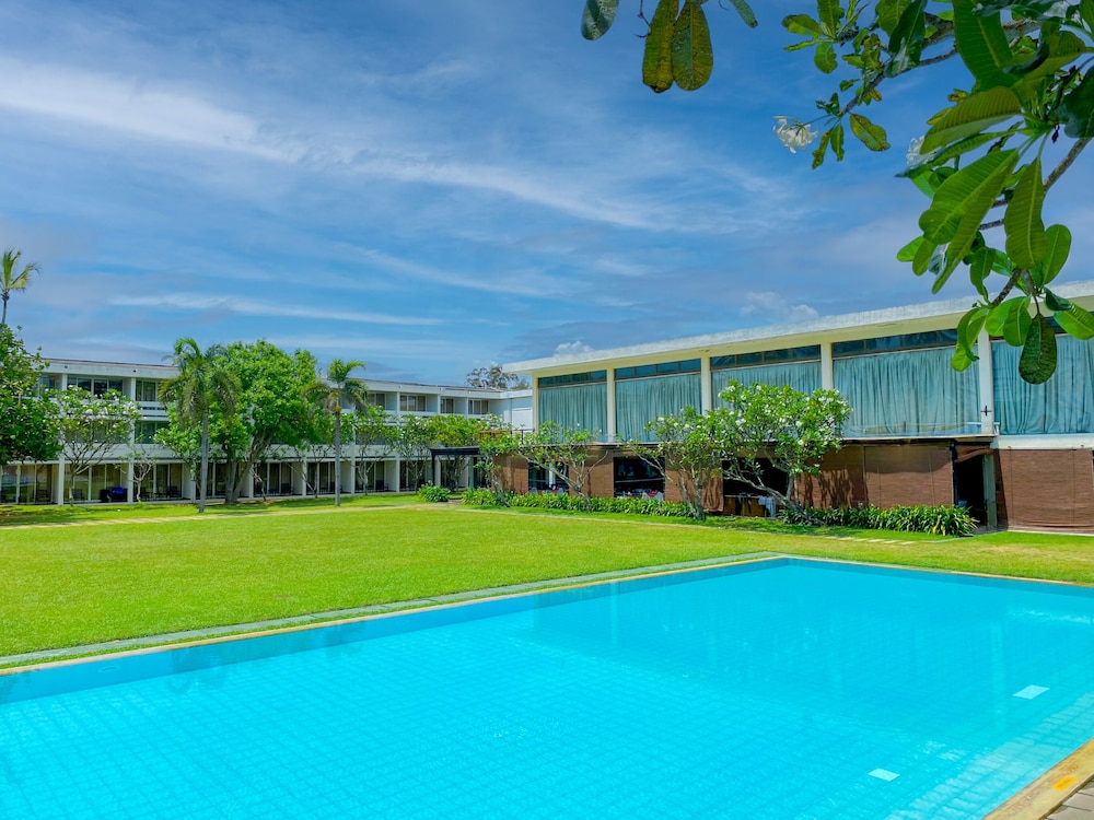Pegasus Reef - A Beach Resort in Colombo — Swimming pool in Wattala, Western Province