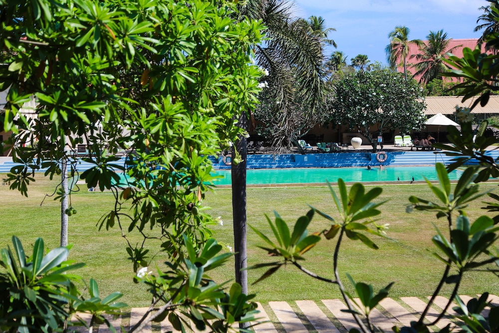 Pegasus Reef - A Beach Resort in Colombo — Swimming pool in Wattala, Western Province
