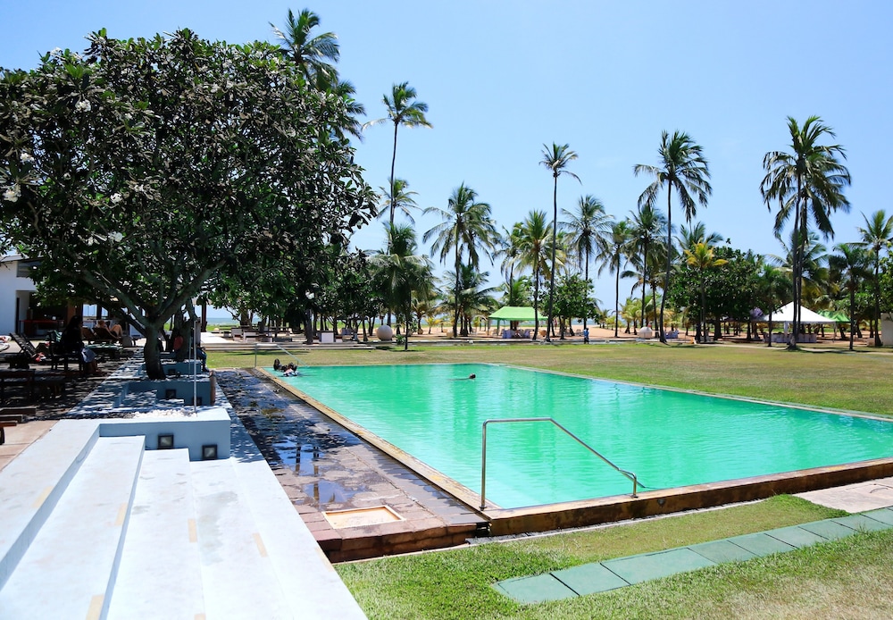 Pegasus Reef - A Beach Resort in Colombo — Swimming pool in Wattala, Western Province