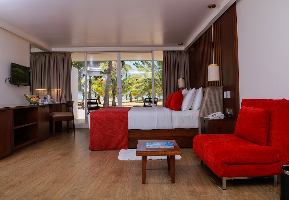 Pegasus Reef - A Beach Resort in Colombo — Hotel rooms in Wattala, Western Province