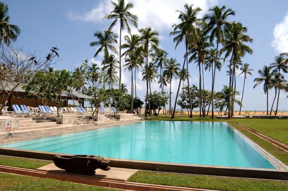Pegasus Reef - A Beach Resort in Colombo — Swimming pool in Wattala, Western Province