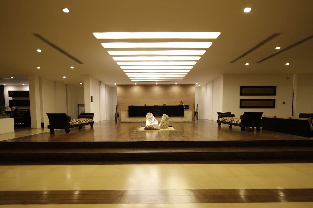 Pegasus Reef - A Beach Resort in Colombo — Hotel building in Wattala, Western Province