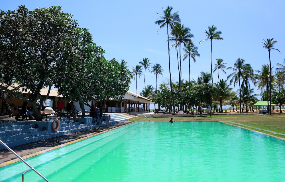 Pegasus Reef - A Beach Resort in Colombo — Swimming pool in Wattala, Western Province