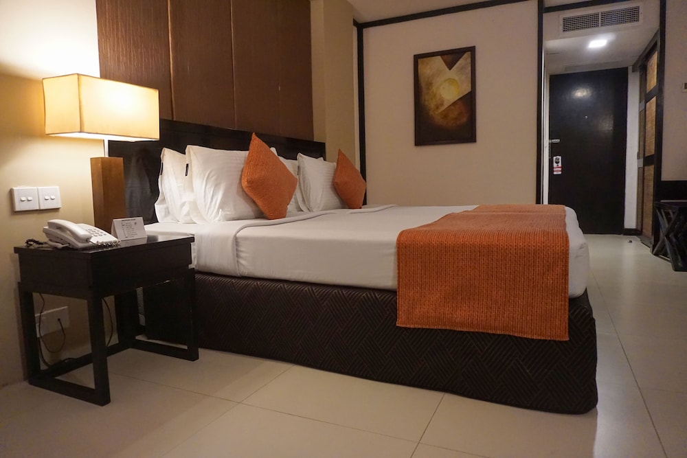Pegasus Reef - A Beach Resort in Colombo — Hotel rooms in Wattala, Western Province
