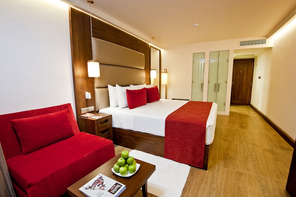 Pegasus Reef - A Beach Resort in Colombo — Hotel rooms in Wattala, Western Province