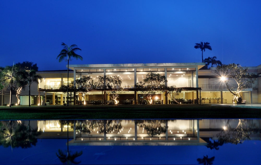 Pegasus Reef - A Beach Resort in Colombo — Hotel building in Wattala, Western Province