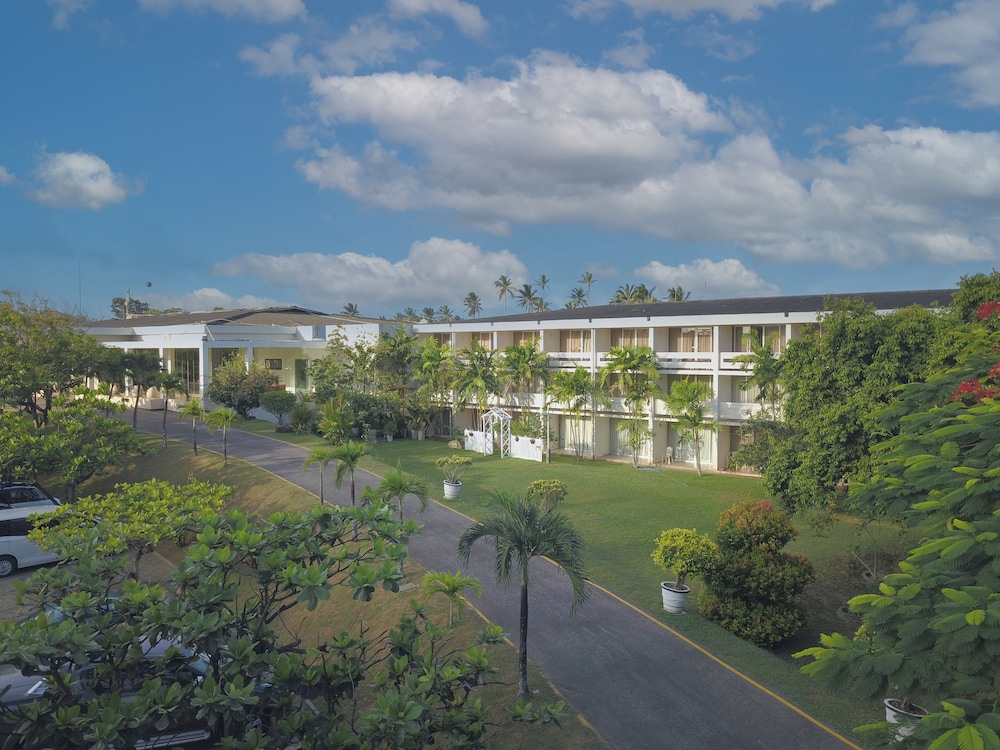 Pegasus Reef - A Beach Resort in Colombo — Hotel building in Wattala, Western Province