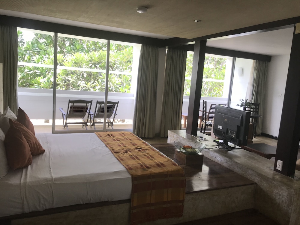 Pegasus Reef - A Beach Resort in Colombo — Hotel rooms in Wattala, Western Province