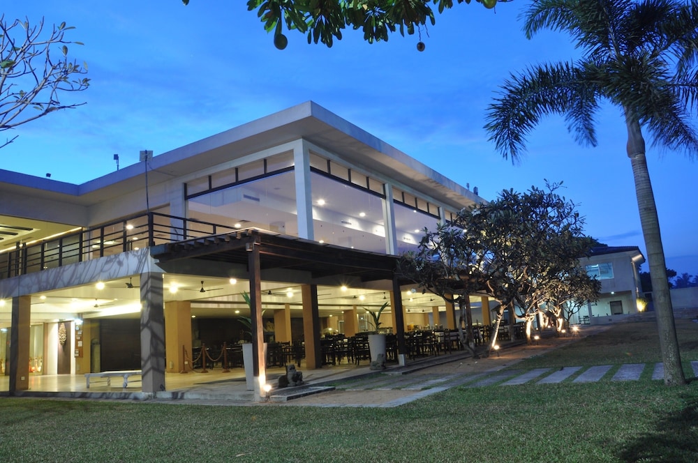 Pegasus Reef - A Beach Resort in Colombo — Restaurant & bars in Wattala, Western Province
