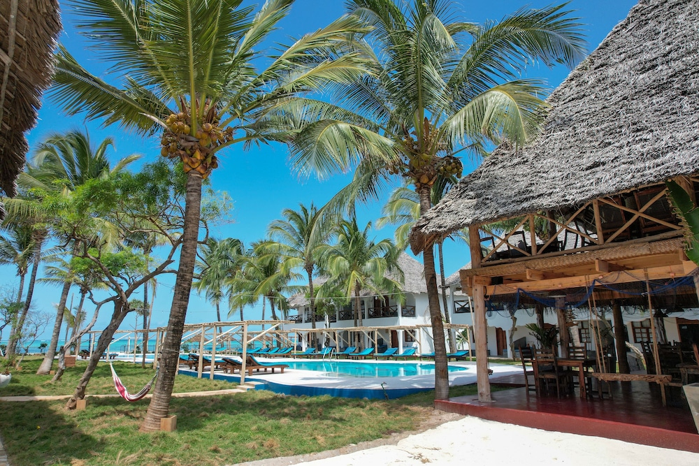 Nest Style Beach Hotel Zanzibar — Swimming pool in Makunduchi, Zanzibar South