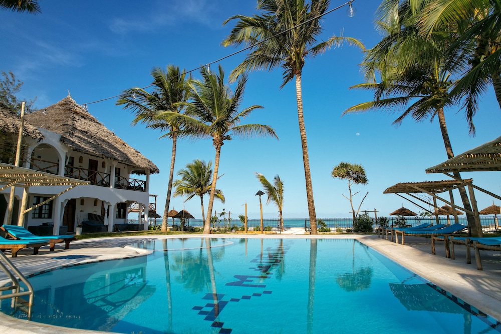 Nest Style Beach Hotel Zanzibar — Swimming pool in Makunduchi, Zanzibar South
