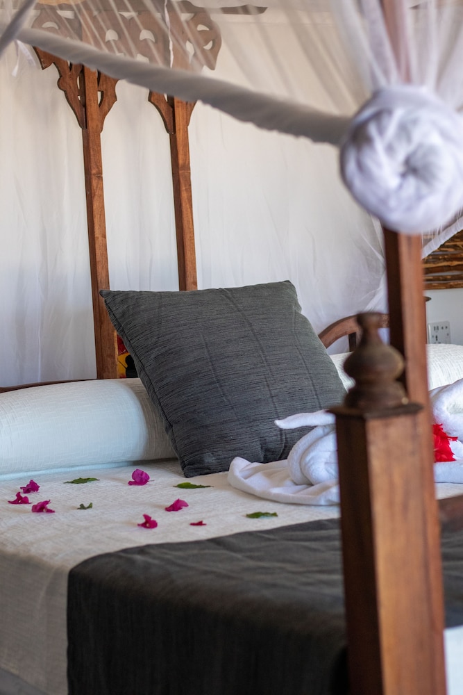 Nest Style Beach Hotel Zanzibar — Hotel rooms in Makunduchi, Zanzibar South