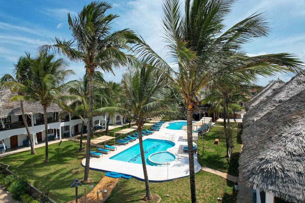 Nest Style Beach Hotel Zanzibar — Swimming pool in Makunduchi, Zanzibar South