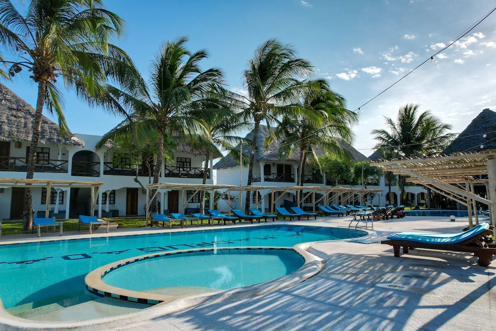 Nest Style Beach Hotel Zanzibar — Swimming pool in Makunduchi, Zanzibar South