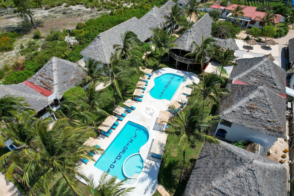 Nest Style Beach Hotel Zanzibar — Swimming pool in Makunduchi, Zanzibar South