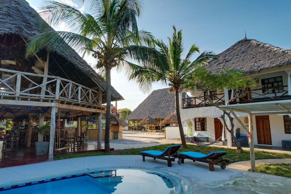 Nest Style Beach Hotel Zanzibar — Swimming pool in Makunduchi, Zanzibar South