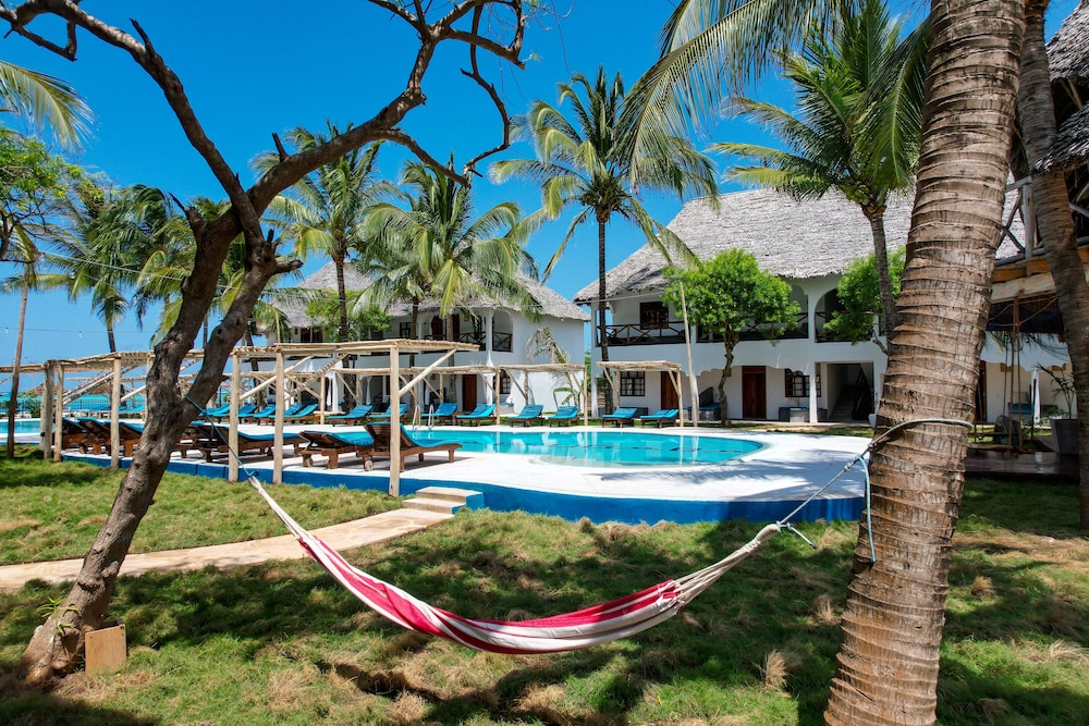 Nest Style Beach Hotel Zanzibar — Swimming pool in Makunduchi, Zanzibar South