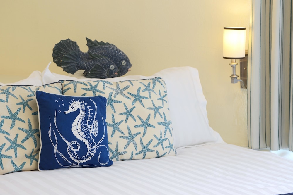 Sandyport Beach Resort — Hotel rooms in Nassau, New Providence
