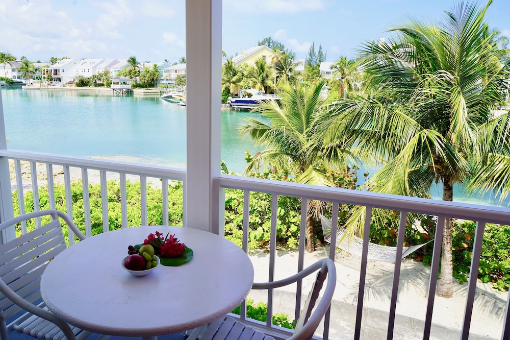 Sandyport Beach Resort — Hotel rooms in Nassau, New Providence
