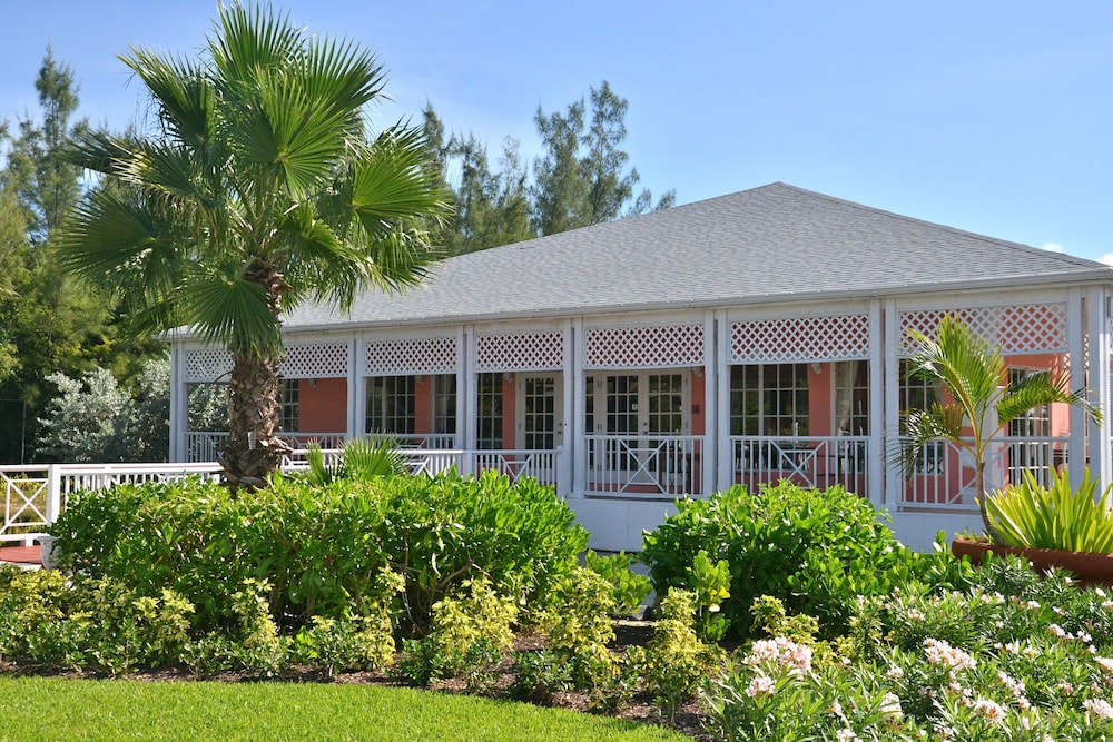 Sandyport Beach Resort — Hotel building in Nassau, New Providence