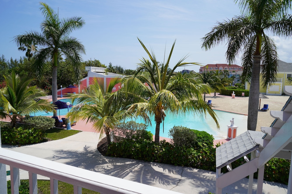 Sandyport Beach Resort — Swimming pool in Nassau, New Providence