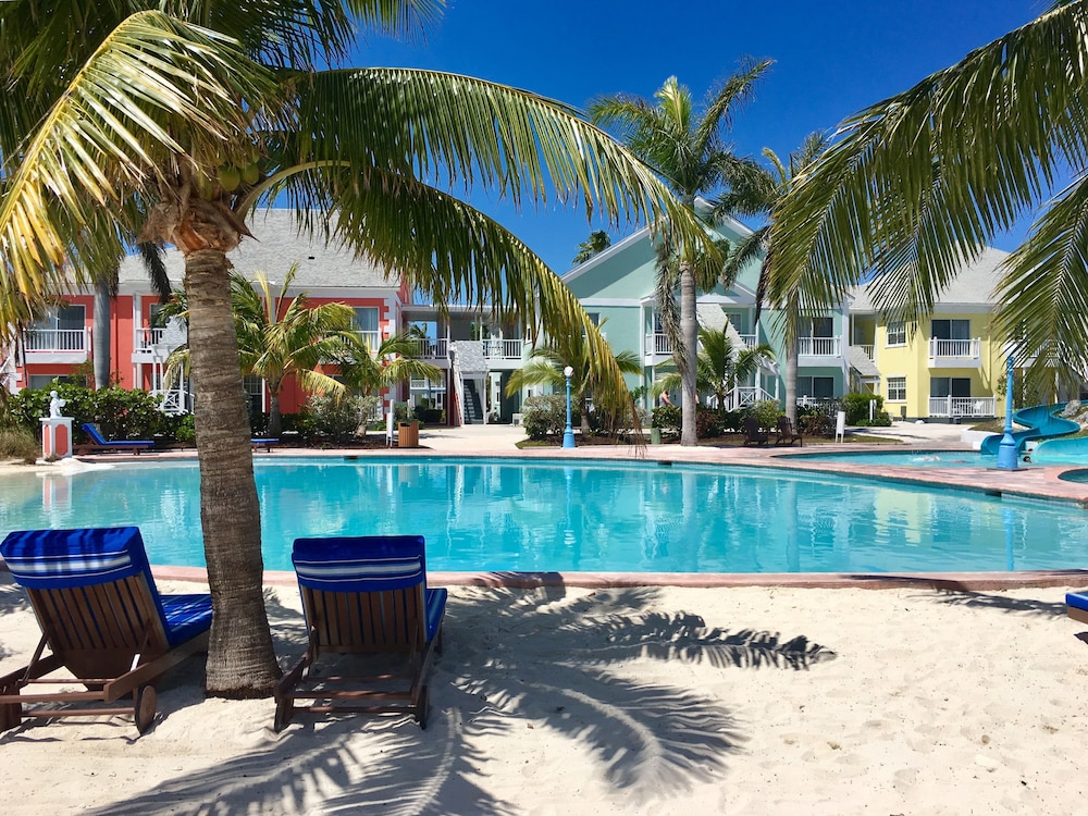 Sandyport Beach Resort — Swimming pool in Nassau, New Providence