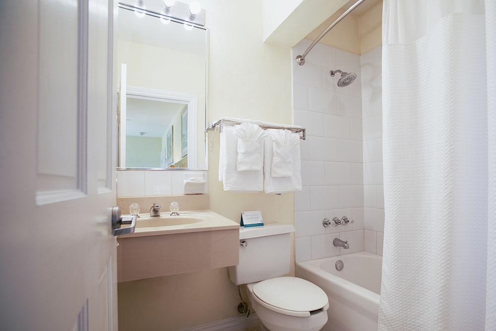 Sandyport Beach Resort — Hotel rooms in Nassau, New Providence
