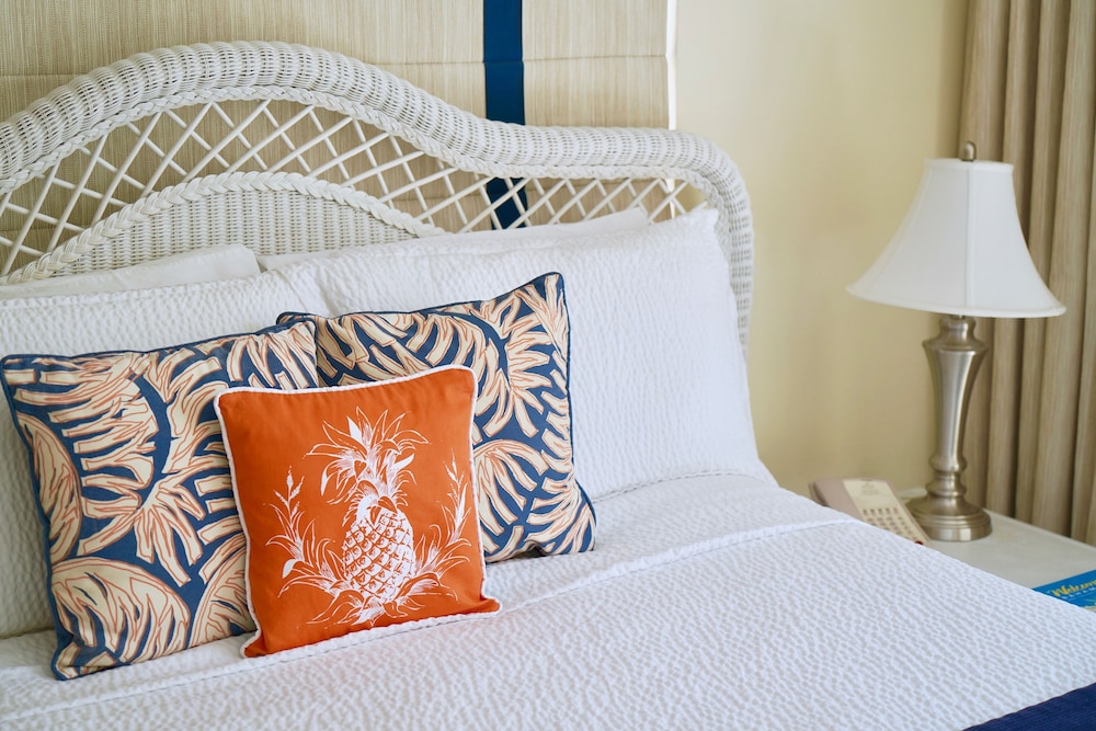Sandyport Beach Resort — Hotel rooms in Nassau, New Providence