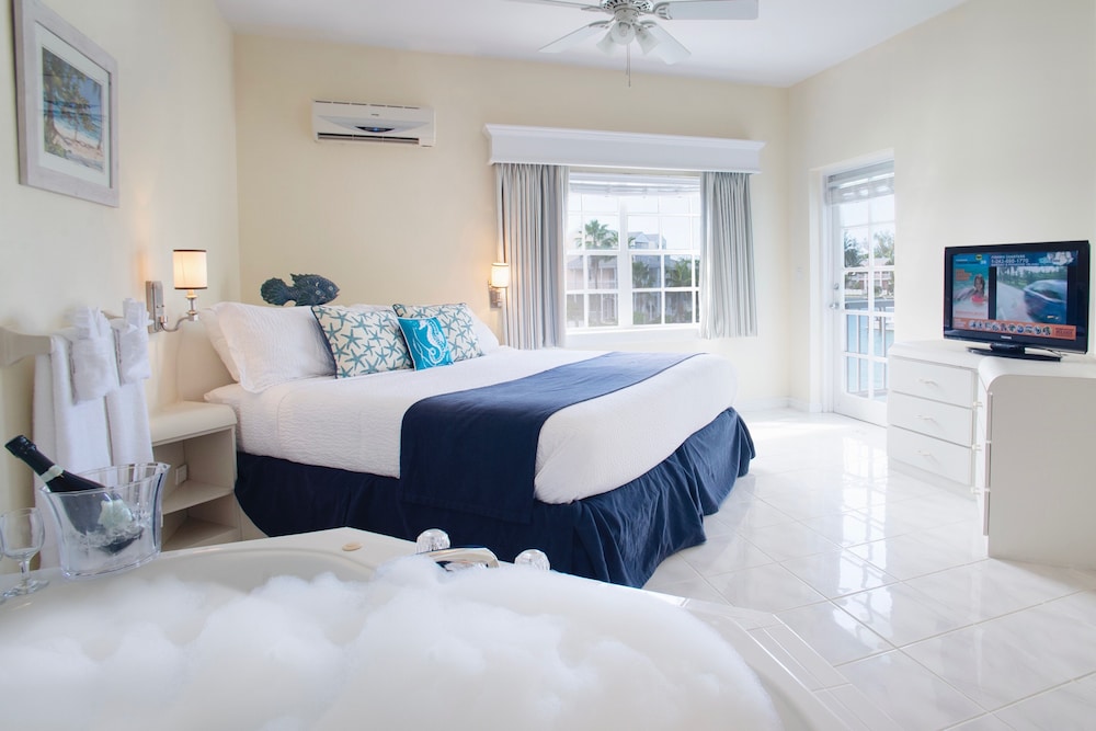 Sandyport Beach Resort — Hotel rooms in Nassau, New Providence